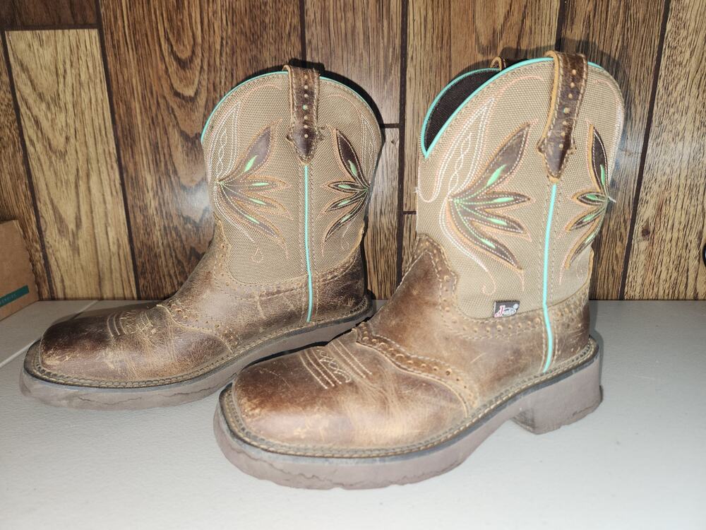 Justin boots for women size 7B